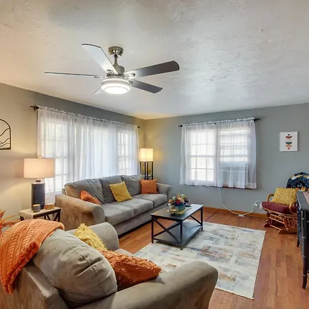 Missouri Escape With Furnished Patio, Near Downtown! Villa